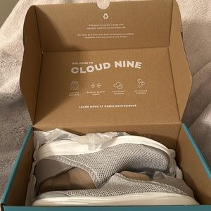 BZees NWT Clever in silver size 9.5